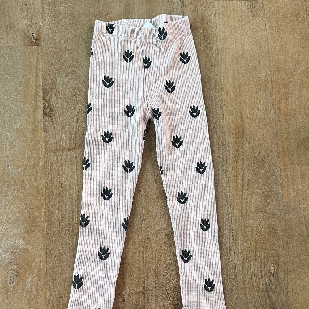 Zara Kids dusty Pink Leggings with Black flower Pattern size 4-5